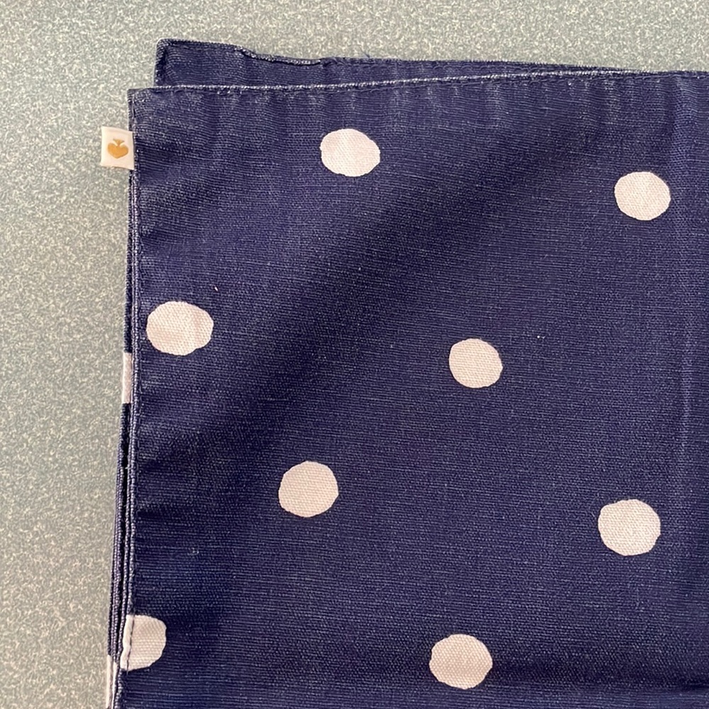 Bye polka dot table runner, 6 place mats, and 6 napkins.
